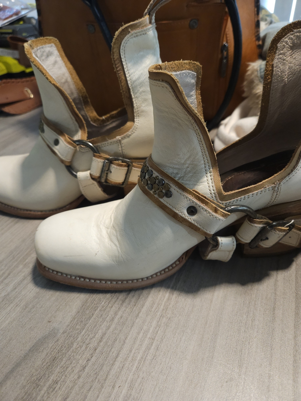 Freebird Dusty Leather Upper Women’s Casual Shoe - Off White